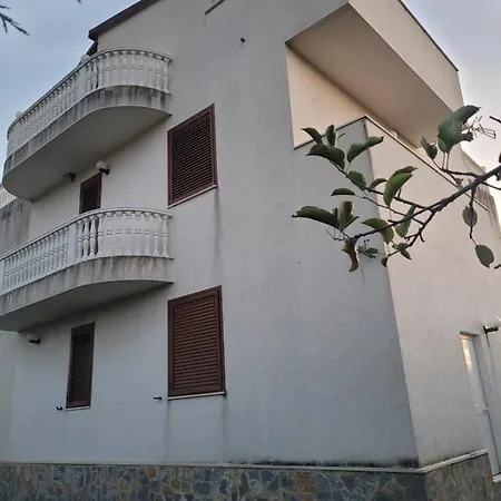 Makaj Villa *